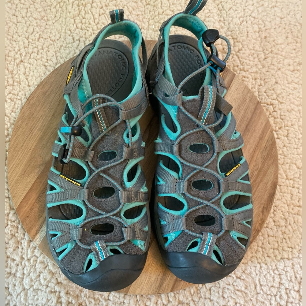 Keen women’s hiking water sandals, size 9.5, grey & teal